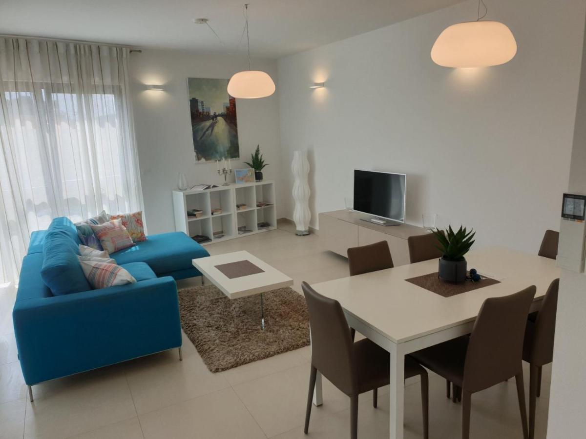 רוביני Sunset Luxury Apartment מראה חיצוני תמונה