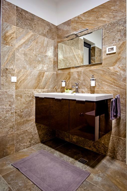 רוביני Sunset Luxury Apartment מראה חיצוני תמונה