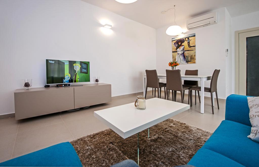 רוביני Sunset Luxury Apartment מראה חיצוני תמונה
