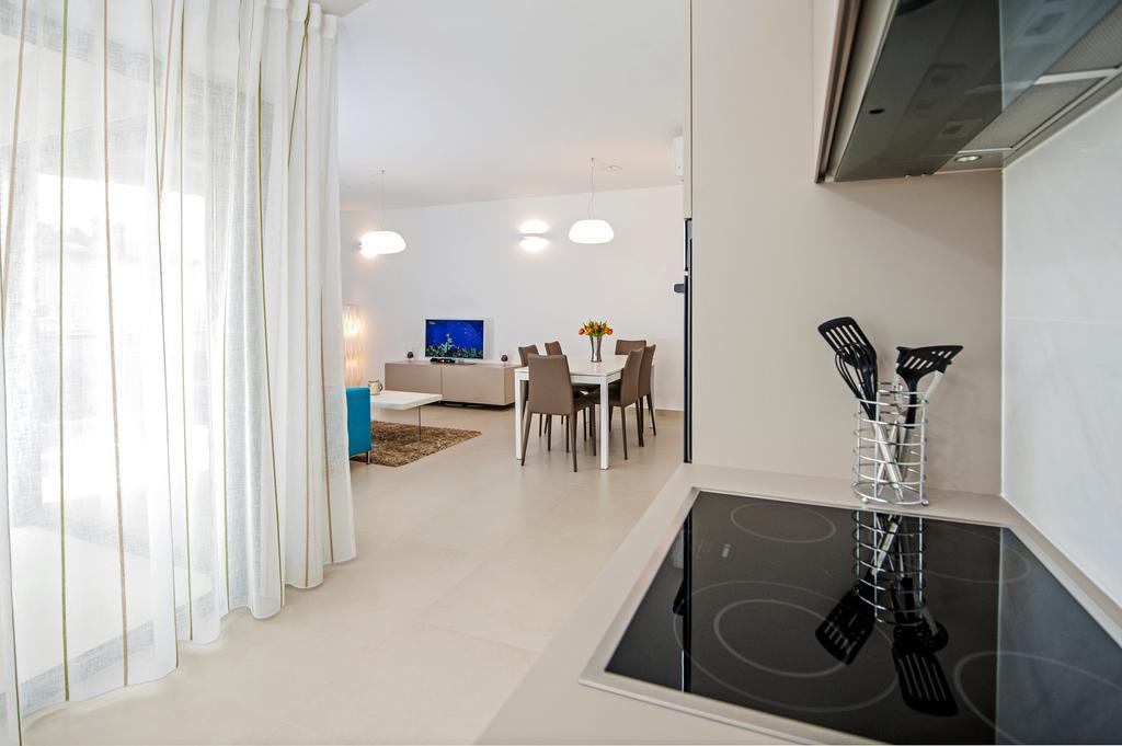 רוביני Sunset Luxury Apartment מראה חיצוני תמונה